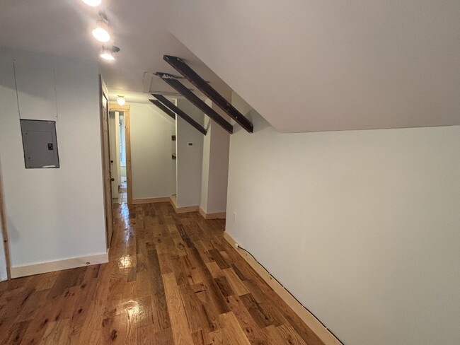 Building Photo - 36 Washington St Unit 5 Rental
