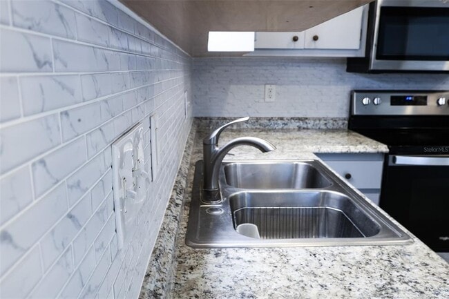 Photo - 1040 Charles St