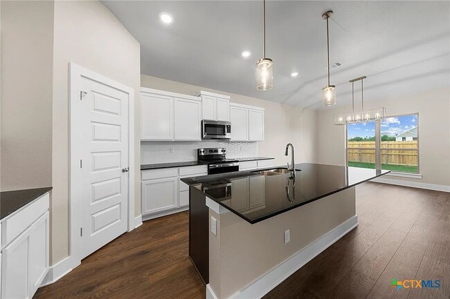 Photo - 920 Campbellton Dr