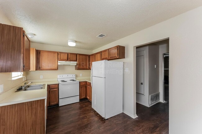 Photo - 5853 Shadydell Dr