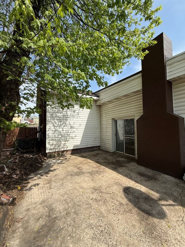 Photo - 2 Bedroom | 2 Bathroom Rear Apartment - Open-Concept Layout