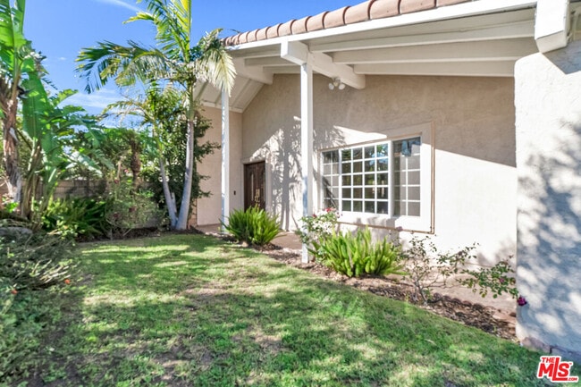 Photo - 10945 Cozycroft Ave