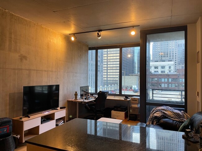 Living room - 235 W Van Buren St Unit 1717