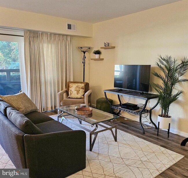 Photo - 304 Forbes St