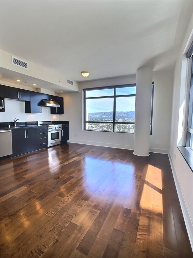 Building Photo - Gorgeous 2 Bedroom/2 Bathroom Condo for Rent at The 88 on the 17th Floor Unit 1705