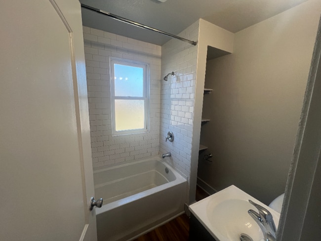 Photo - 606 N 4th St