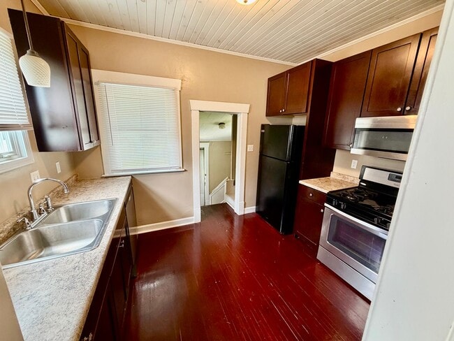 Photo - 3 Bed/1 Bath in Central Bloomington location!