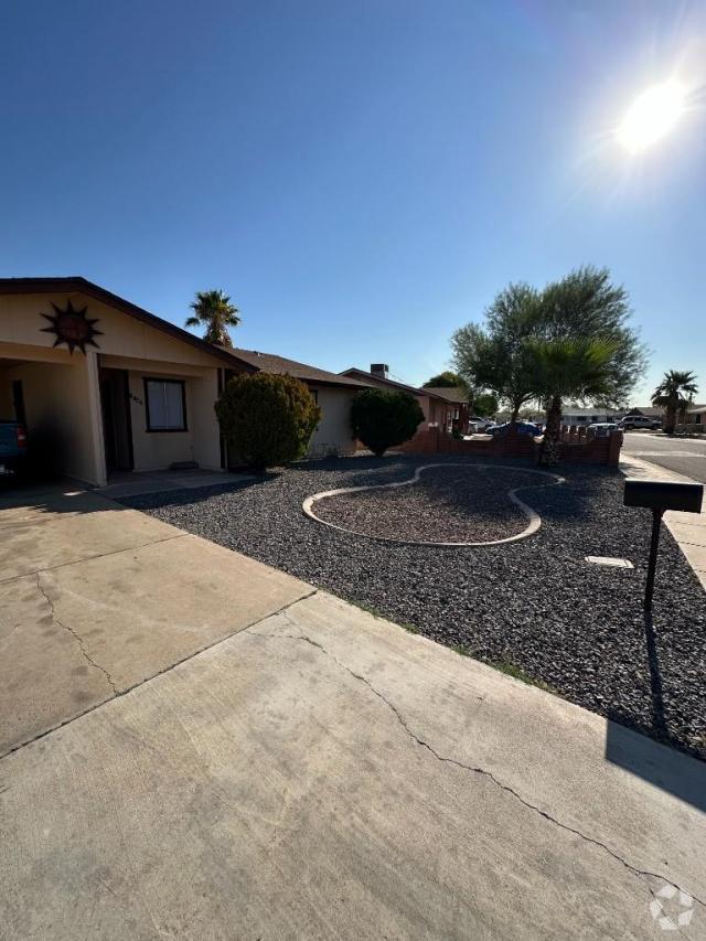 Building Photo - 3 bedroom in GLENDALE AZ 85303 Rental