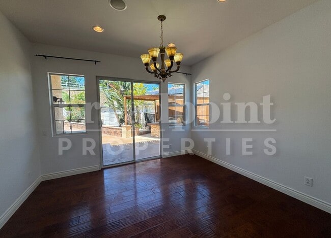 Photo - 637 Oak Glade Dr