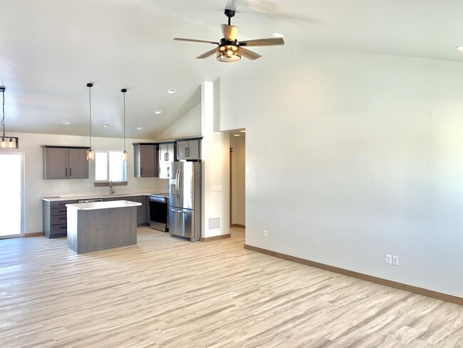 Photo - 3915 Swan Rd