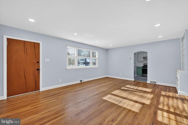 Photo - 109 W Park Blvd