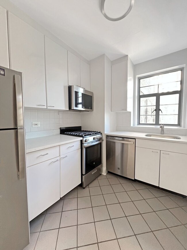 Building Photo - The Leslie — A Private Garden Enclave for the Modern New Yorker Unit 55W