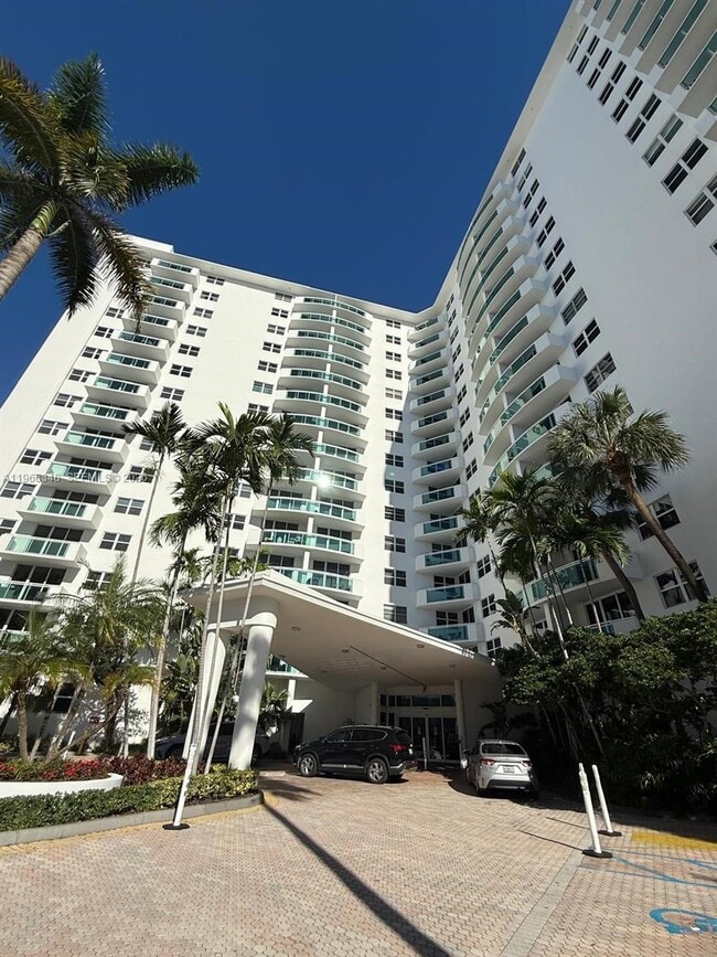 Building Photo - 3001 S Ocean Dr Unit 107