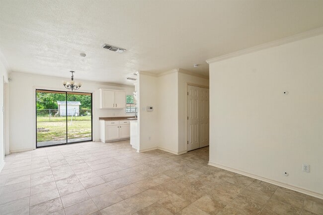 Photo - 401 W Strickland St