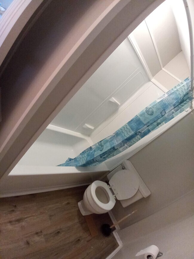 Bathroom - 519 Riverside Ave Unidad 2