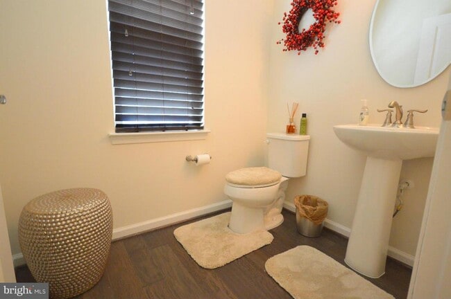 Photo - 8017 Greenbelt Station Pkwy