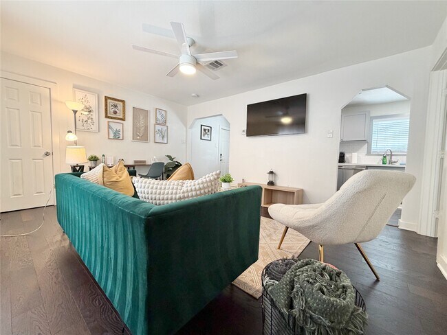 218 W 15th St Unit O