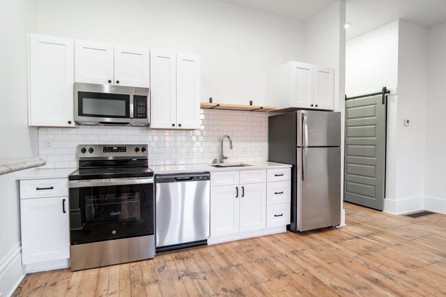 Building Photo - 4402 Butler St Unit 101