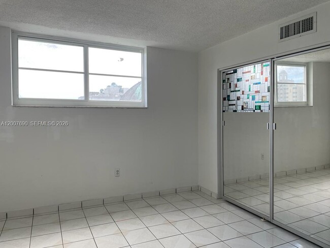 Photo - 1750 James Ave Unidad 7A