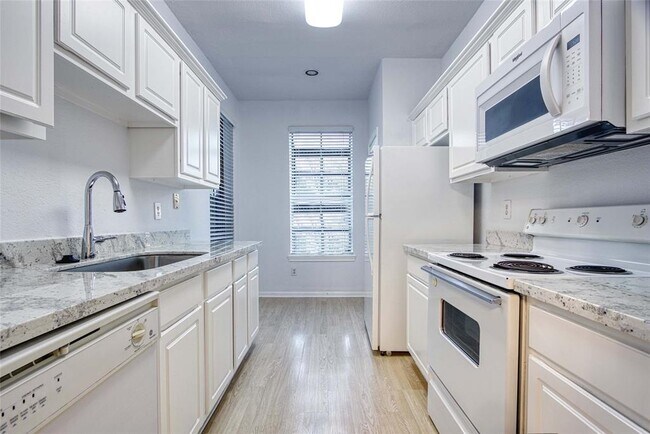 Photo - 2255 Braeswood Park Dr Condo Unit 304
