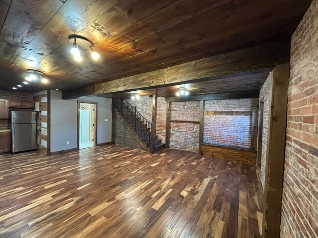 Building Photo - 414 Wilson St Unit 102