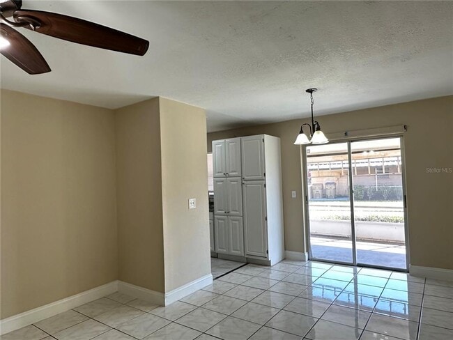 Photo - 27 W Country Cove Way