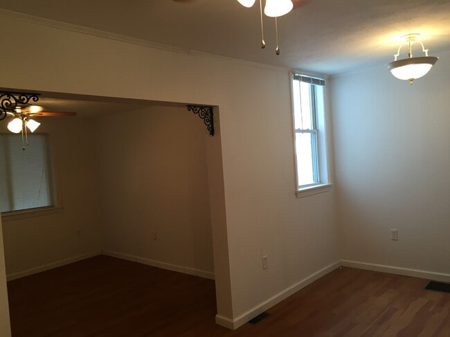 Diningroom-1a - 125 E Walnut Ave