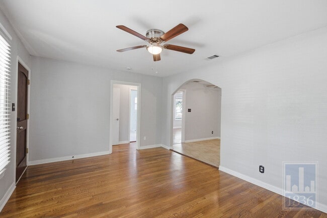 Photo - 1604 Sanchez St