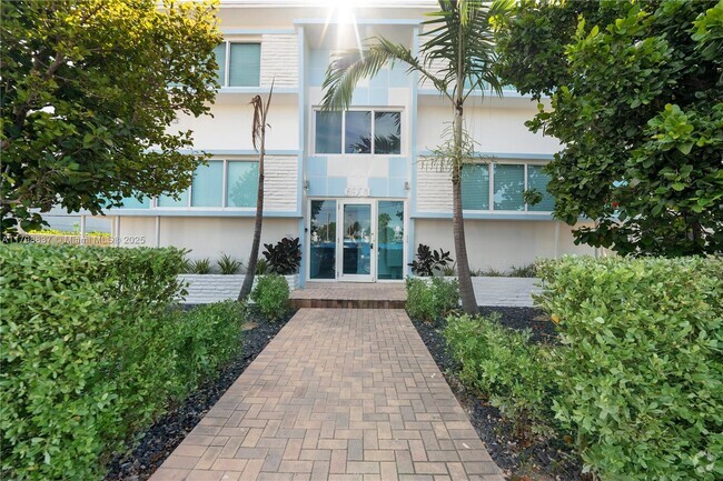 Building Photo - 6971 Carlyle Ave Unit 207 Rental