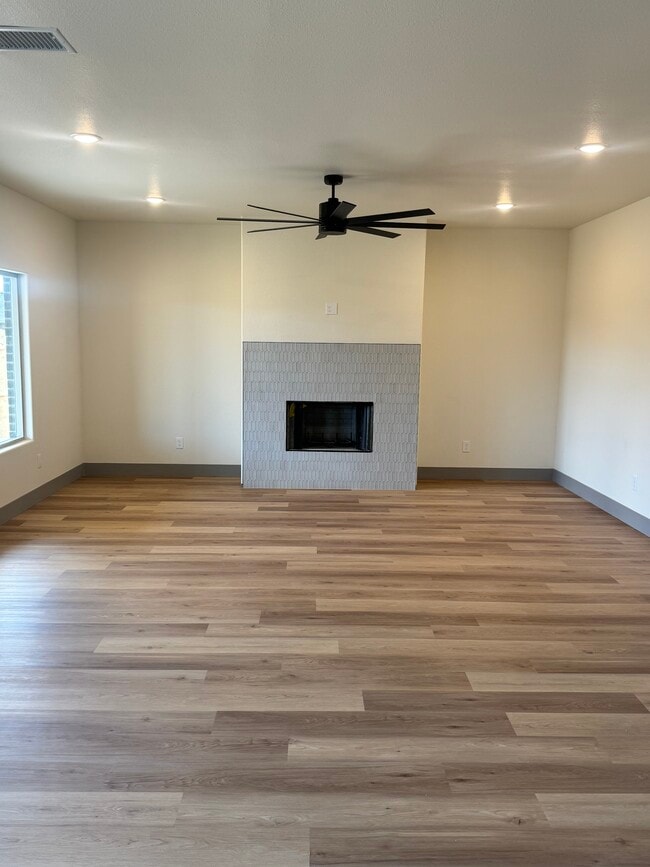 313 Cowboy Ln