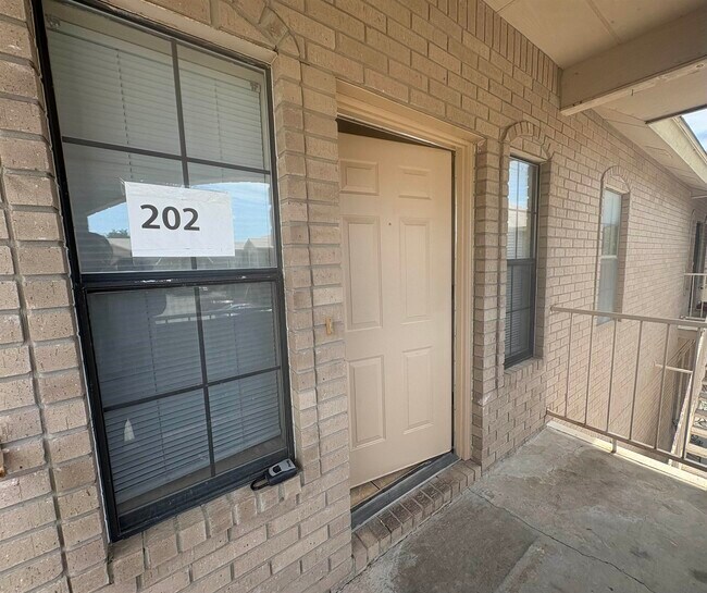 Photo - 4419 Springfield Ave Unit 202