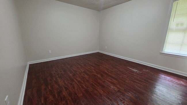 Photo - 613 McWhirter Ave