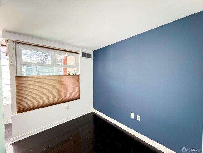 Photo - 555 4th St