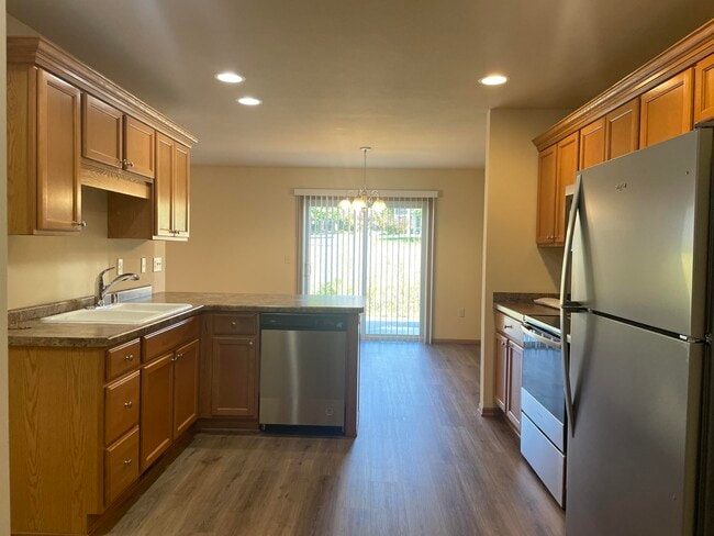 Photo - 2635 Parkfield Dr Apartment