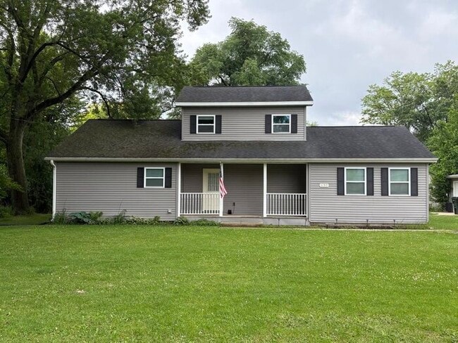 Photo - 2 Story Colonial - 3 bdrm/2 bath - LARGE YARD