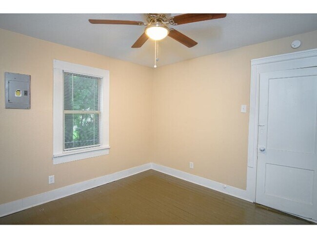 Building Photo - 1323 Lamar St Unit 1