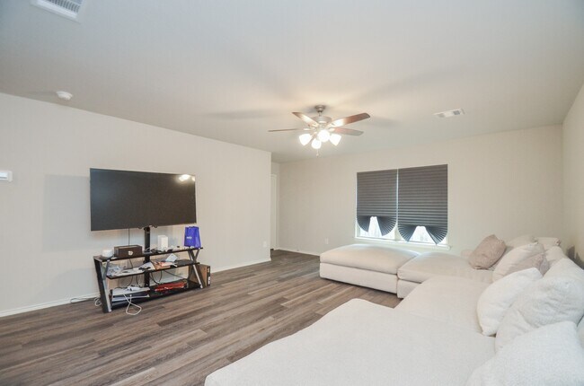 Photo - 2250 Yelverton Ter Trl