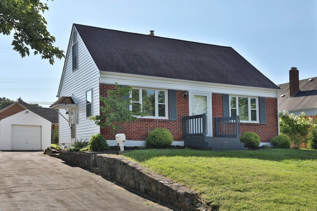 Photo - 5586 Emerson Ave