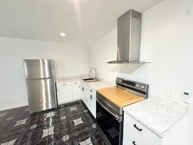 Photo - Charming/updated studio in North Highlands!