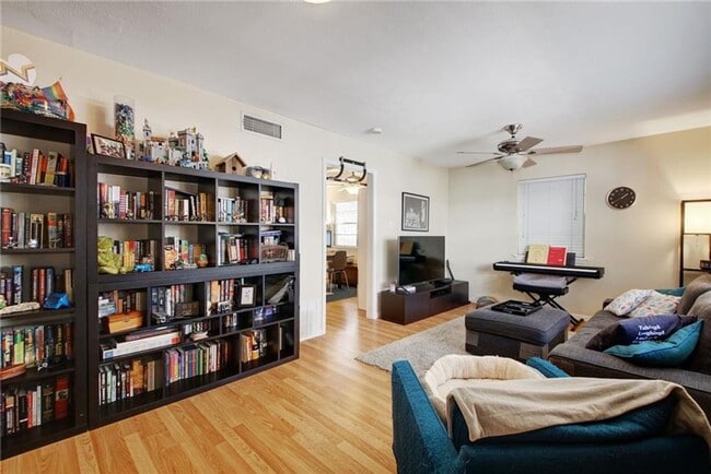Large 1 bedroom in Hyde Park! Reserved par... - Large 1 bedroom in Hyde Park! Reserved par... House