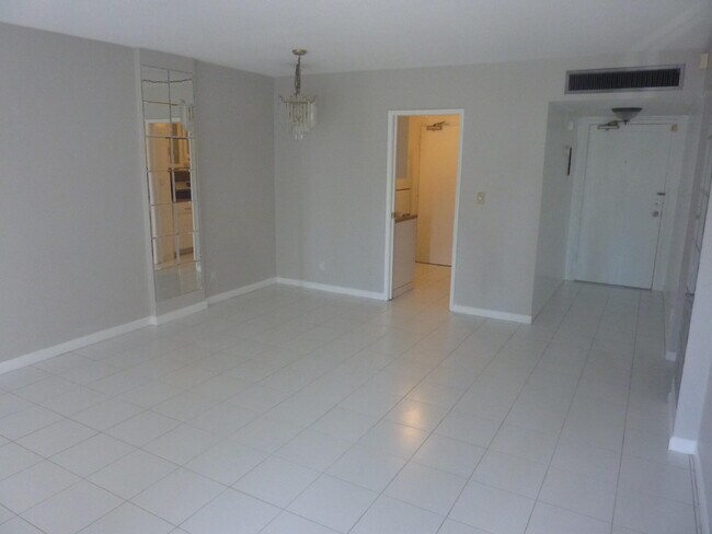 Photo - 1831 NE 38th St Unidad 108