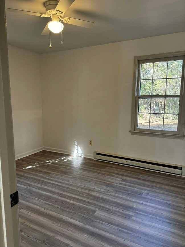 Photo - 102 Busbee Ct