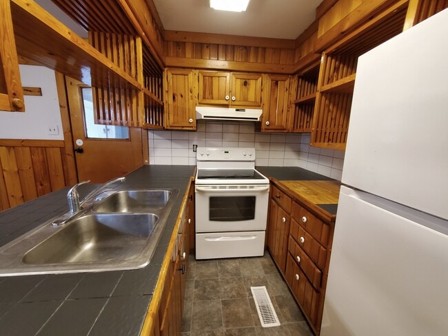 Photo - 307 W 7th St