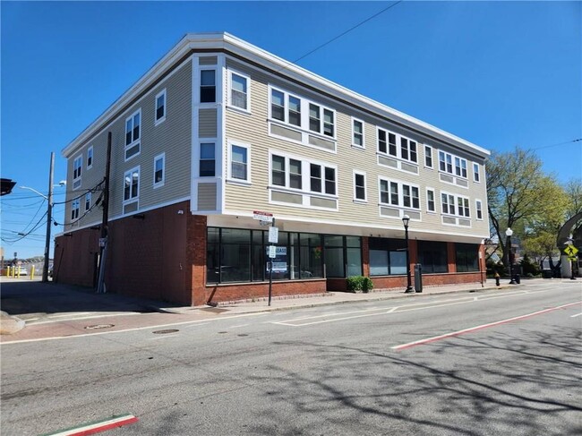Building Photo - 55 Bradford St Unit 305