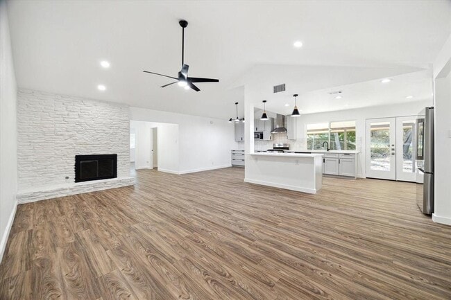 1311 Warrington Dr