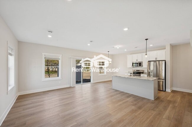 Photo - 3415 Douglas Dr N