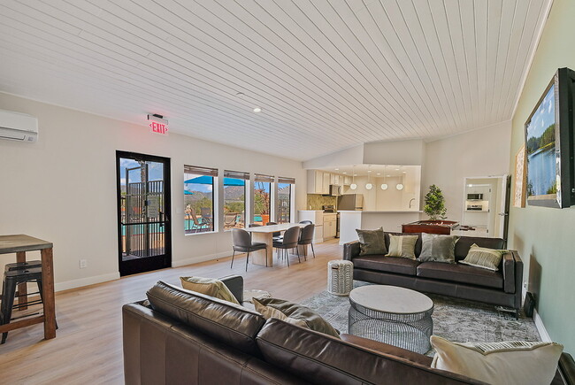 Photo - Bernardo Crest