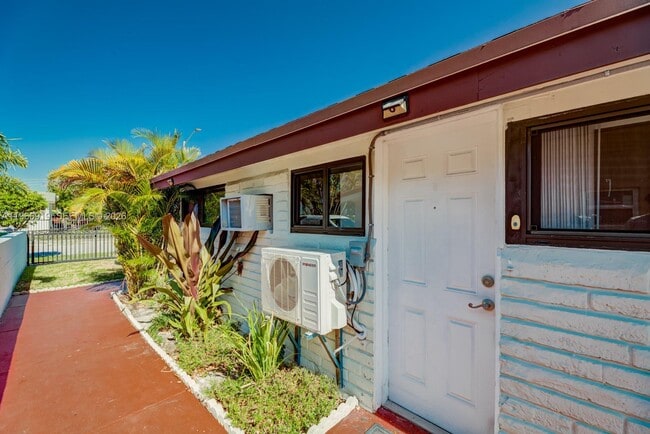 Photo - 311 NW 56th Ave. Unidad B