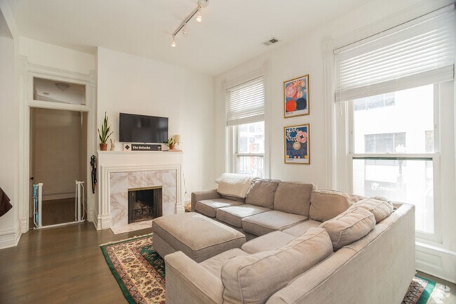 Building Photo - Gorgeous 2 Bed 1 Bath in Gold Coast Neighb... Unit 801 #3N Rental