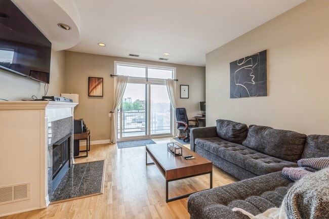 Photo - 950 W Huron St Unit 402